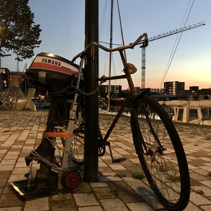 Fahrrad mit Außenborder - Amsterdam, Niederlande