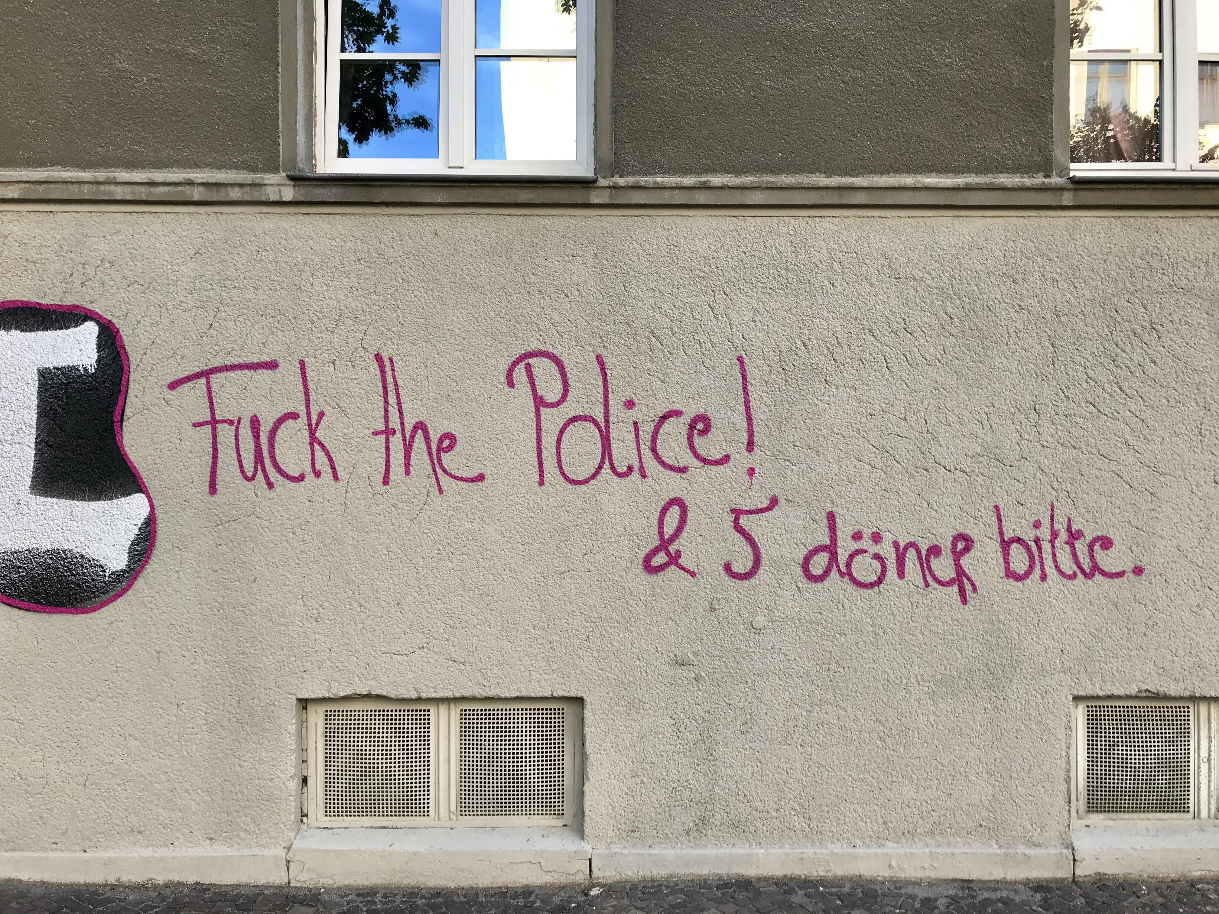 Fuck the Police! & 5 Döner bitte.